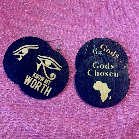 Empowering and beautifully crafted earrings - Picture 1 of 4